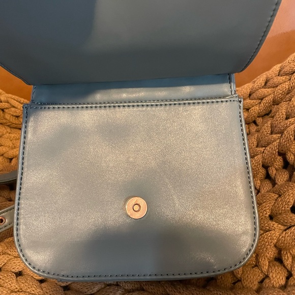 Matt and Nat Crossbody with Magnetic Flaps. - Picture 2 of 5